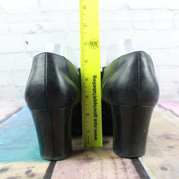 Clarks Black Leather Side Zip Low Ankle Heeled Booties Size 10 M - Picture 8 of 9